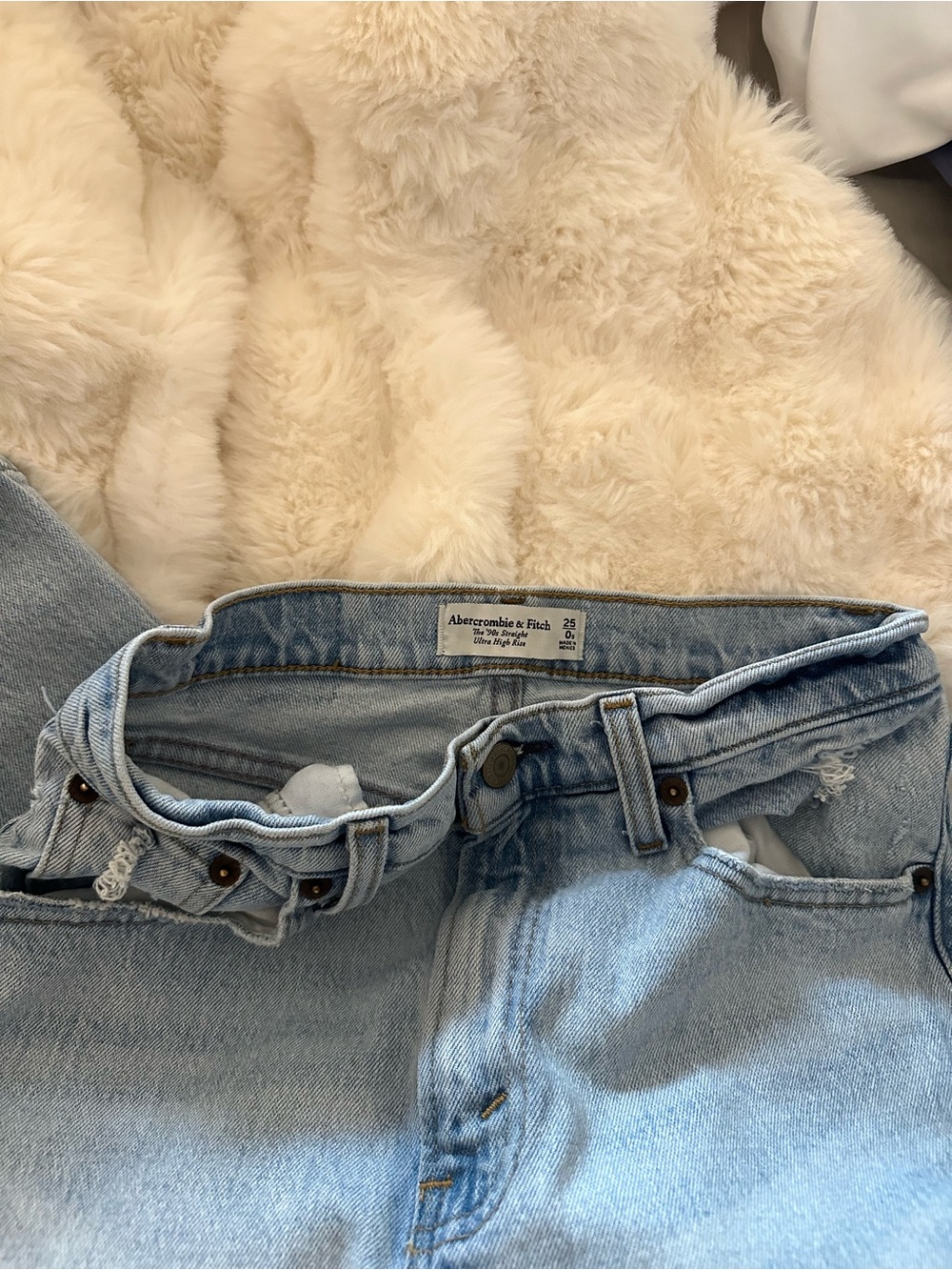 Abercrombie & Fitch the 90’s Straight Ultra High Rise Jeans - Picture 4 of 4